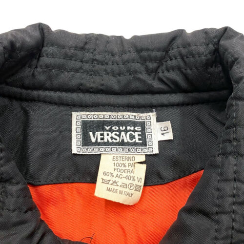 Chaqueta para niños Young Versace | Abrigo negro acolchado de diseñador de alta gama vintage para niñas - Imagen 3 de 5