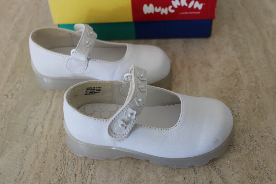 Stride Rite Munchkin White With Floral Details Toddler Dress Shoes Size 7.5 - Image 4 of 4