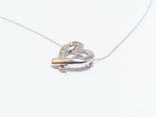 10K White Gold Diamond Heart Necklace - Picture 5 of 12