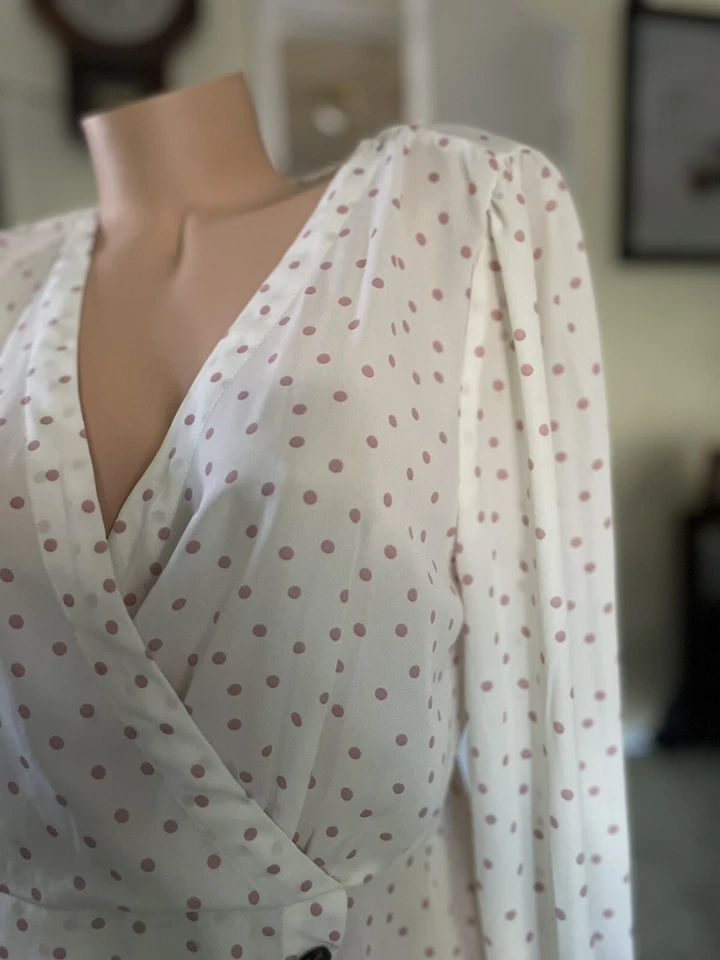 Almost Famous Blouse Top Womens Large White Pink V Neck - Image 2 of 4