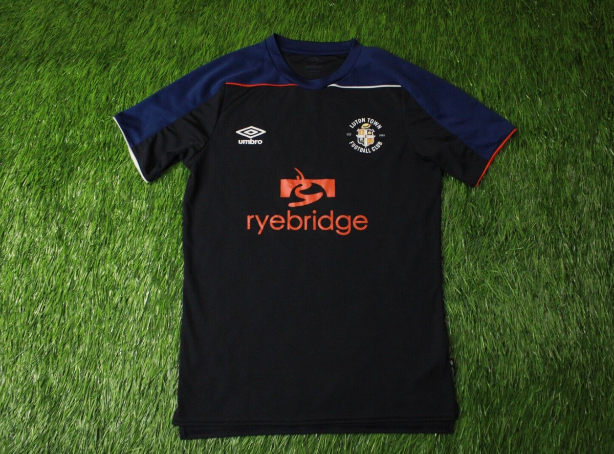 Nova camisa três do Luton Town 2023-2024 Umbro » MDF