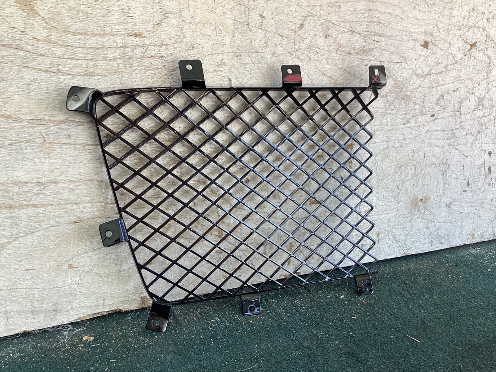 2016 2017 2018 2019 2020 BENTLEY BENTAYGA LEFT SIDE GRILLE PANEL OEM USED