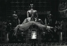 1991 Press Photo Shrine inside Deer Park Buddhist Center near Oregon, Wisconsin