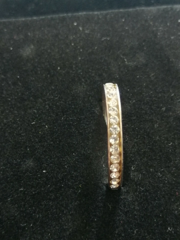 Anello da donna con zirconi Eternity in argento 925 - Immagine 3 di 4