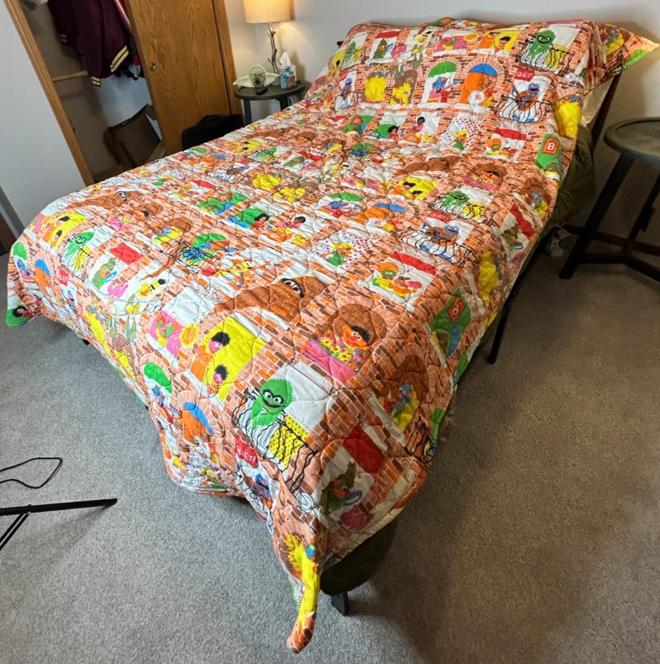 Vintage 1970s Sesame Street Brownstone Bedspread Burlington USA 78x105" Rare VTG - Image 3 of 4