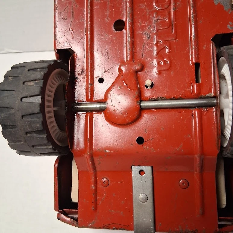 Винтажная красная прессованная стальная игрушка Tonka Jeepster Runabout 1970-е XR-101 - Изображение 4 из 4