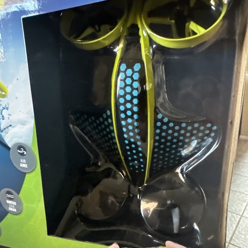 Stunt Drone. Hydraquad. Hybrid - Air / Water / and Ground. Air - Picture 2 of 4