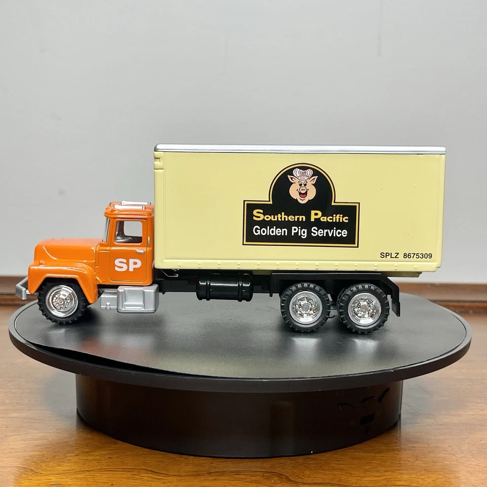 VTG 1:43 K Line K872-105 Die Cast Kruiser Southern Pacific Golden Pig Service 🚚 - Image 2 of 4