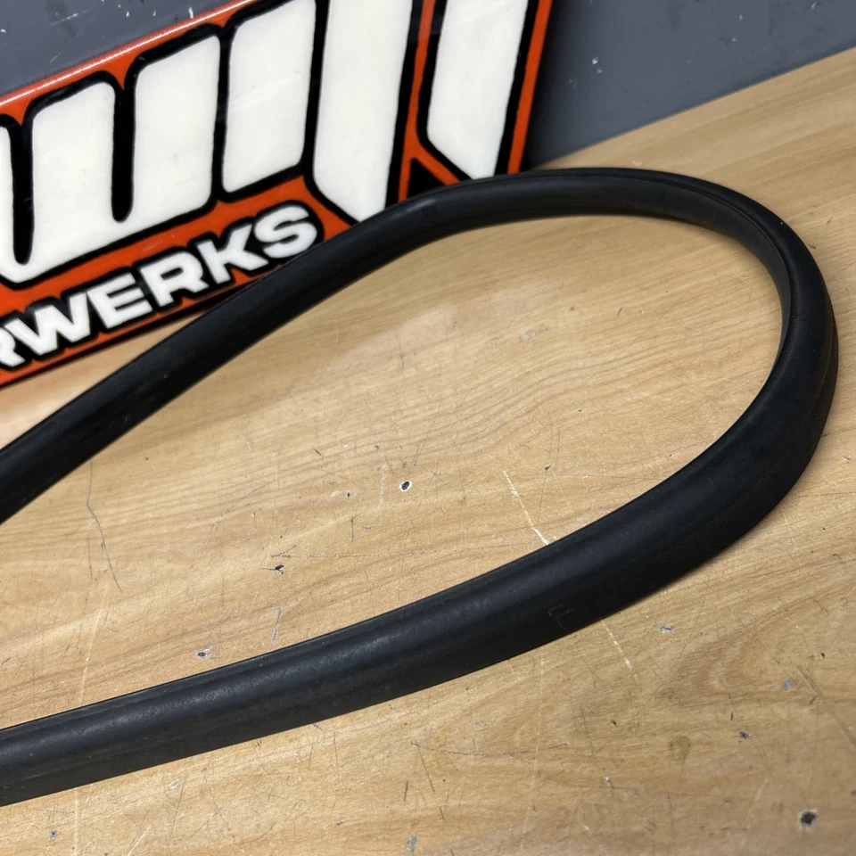 Vedação de capô original BMW 51237161345 – Compatível com X5 E70 / X6 E71 (2007–2014)  - Imagem 4 de 4