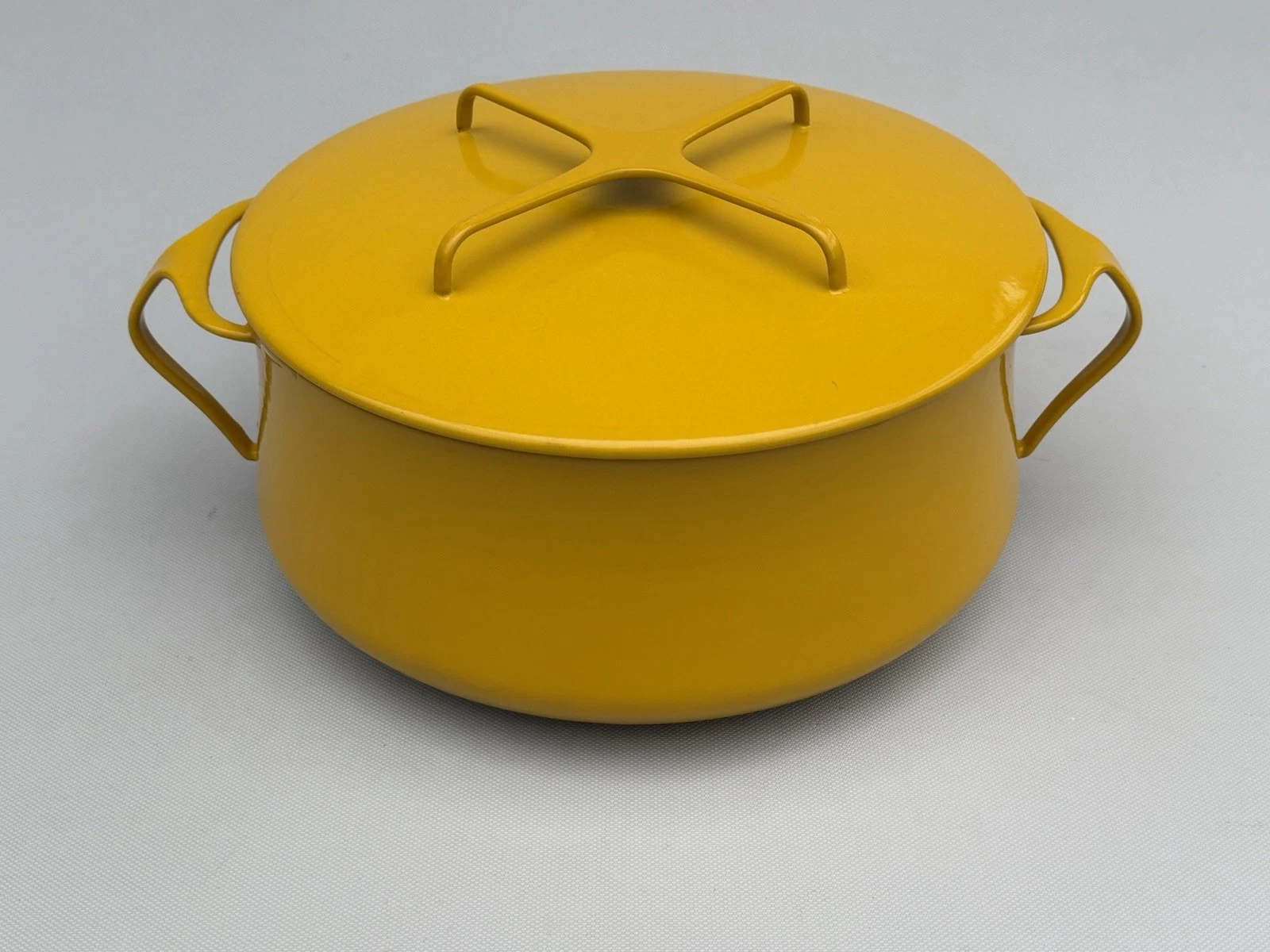 VINTAGE DANSK Kobenstyle IHQ Yellow France Enamel 4 qt Pot Dutch Oven Trivet Lid