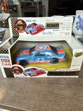RICHARD PETTY 1992 ROAD CHAMPS OFFICIAL STOCK CAR 1:43 3025 NEW WITH BOX