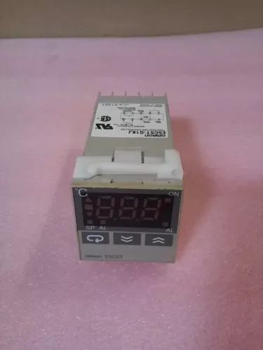 OMRON E5CST 110/240 VAC 50/60 Hz 7 VA E5CST-Q1KJ Temperature Controller