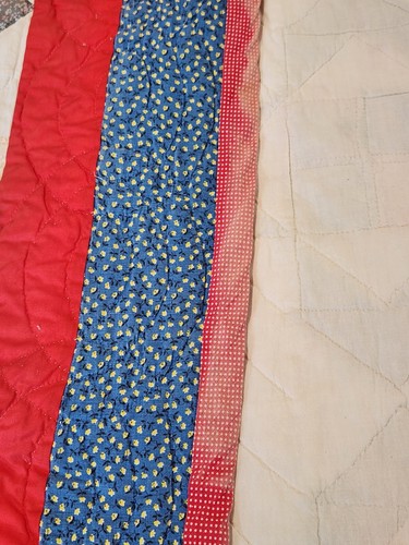 Trapunta coperta vintage patchwork a brandelli rosso blu cotone 74 x 86” fatta a mano - Foto 8 di 17