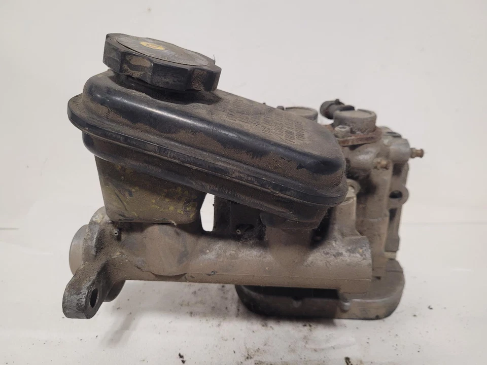 Conjunto de bomba y motor ABS usado se adapta a: montaje Chevrolet Beretta 1995 grado A Foto 4 de 4