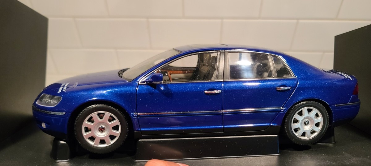 RARE 1:18 Autoart Volkswagen Phaeton Blue Pearl *READ* | eBay RARE 1:18 Autoart Volkswagen Phaeton Blue Pearl *READ* | eBay