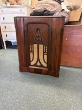 Philco Console Antique Radio.