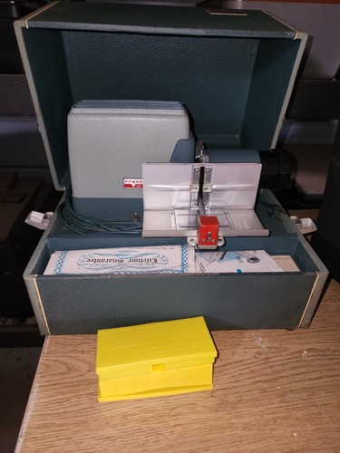 Argus 300 Automatic Slide Projector - Picture 8 of 11