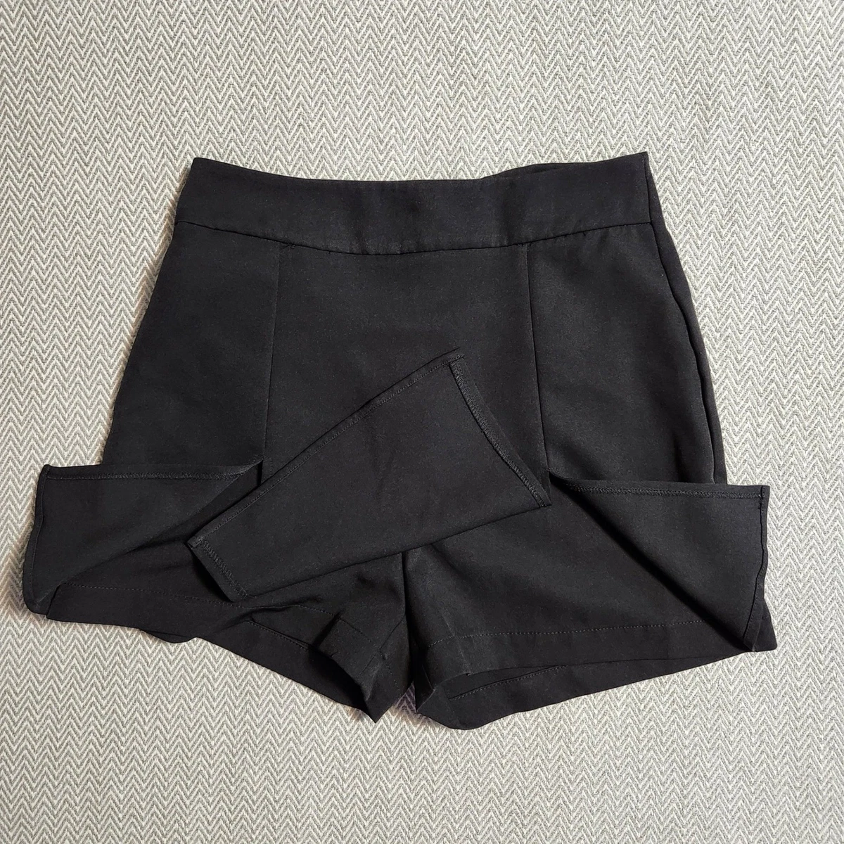 Minifalda corta Michel Choi Design negra con abertura frontal estilo 9308 pequeña