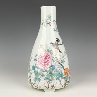 Chinese Antique Famille Rose Porcelain Vase with Flower and Bird Pattern