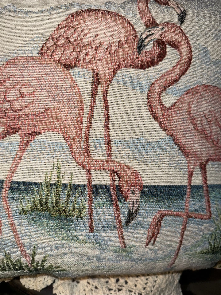 Travesseiro de tapeçaria antigo Flamingo Bay! Lindo! 15”x15” - Imagem 2 de 4