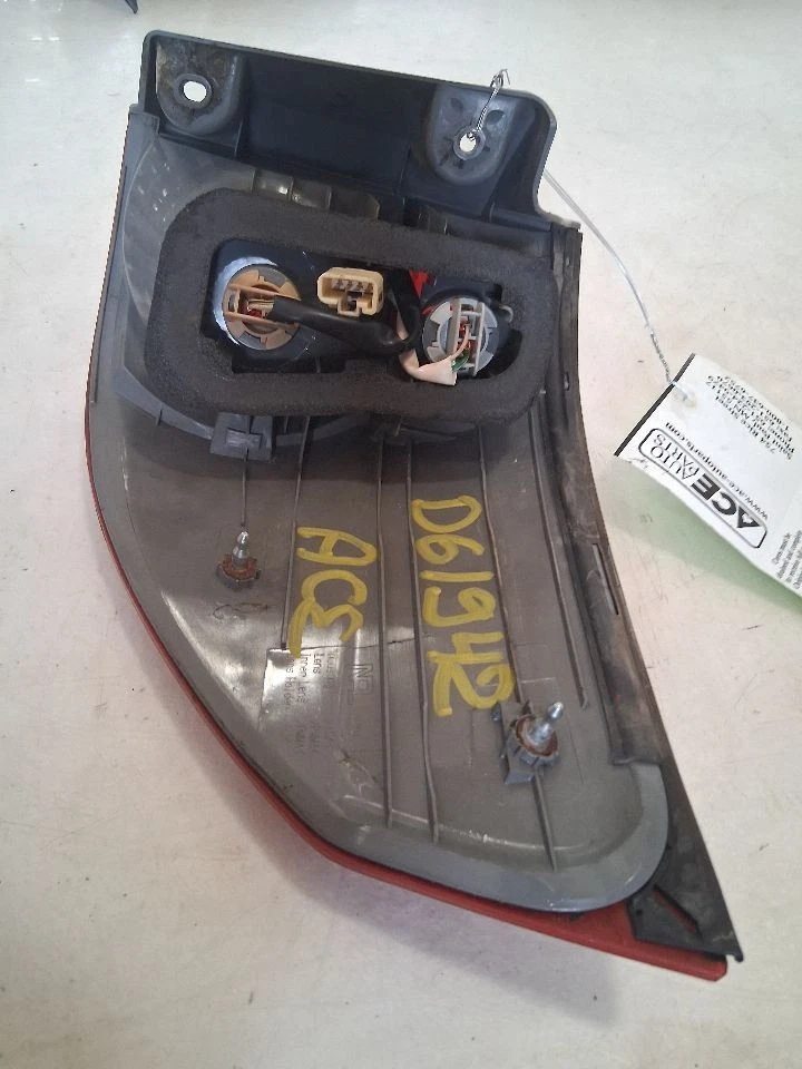 Sienna 发球杆左尾灯四分之一面板安装适合 06-10 4812749 — 第 2/4 张图片