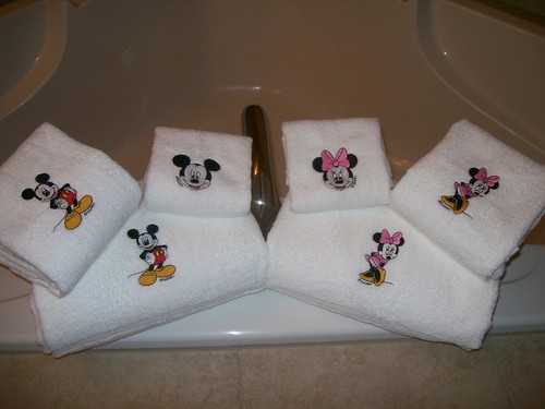 Two Bath Towel Sets Mickey and Minney Mouse - Personalized (6pcs total) - Picture 11 of 12
