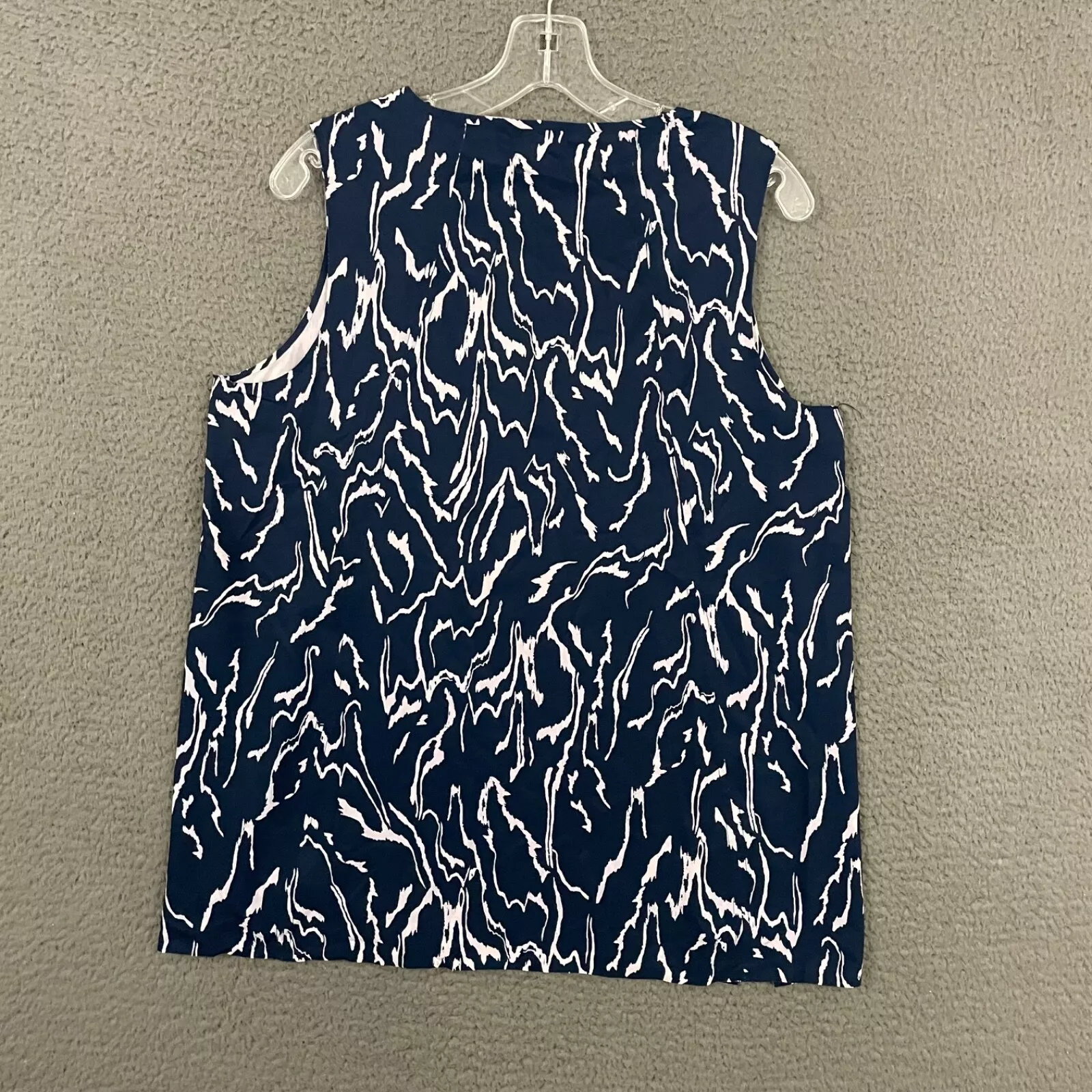 athleta abstract sleeveless mom activewear shirt