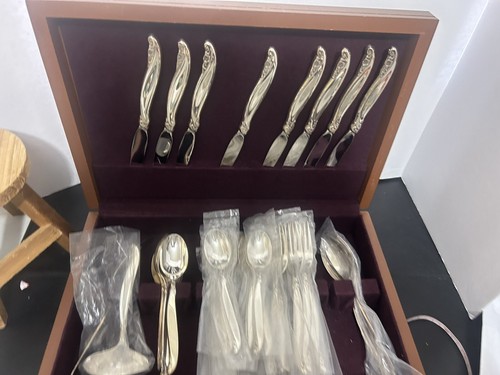 56 Piece Leilani 1847 Rogers Bros Silverware Set Wood Case - Picture 10 of 19