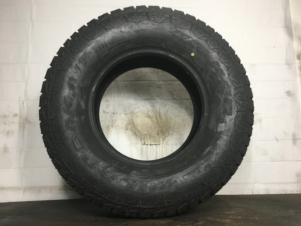 Neumático nuevo Falken WildPeak AT01 Load E 2010 DOT LT295/70R17 295 70 17 Foto 4 de 4