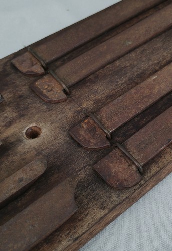 GRANNY'S TOOTH ROUTER PLANE AND TEN BLADES - MOUNTED AS MUSEUM DISPLAY ITEM - Picture 16 of 18