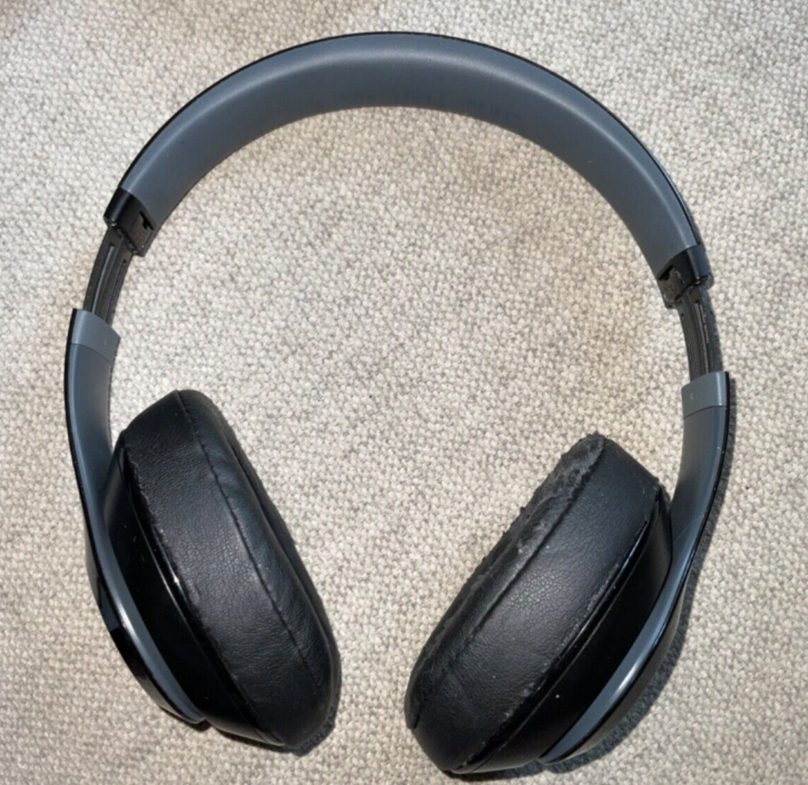 Beats by Dr. Dre Studio 2.0 Over Ear Wired Headphones Beats by Dr. Dre Studio 2.0 Over Ear Wired Headphones