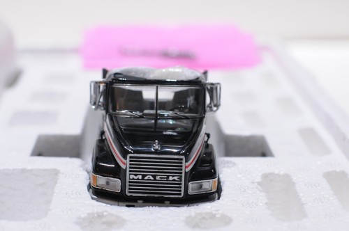 FRANKLIN MINT MACK TEXACO TANKER TRUCK SCALE 1:43 B11XR25 NEW - Picture 4 of 8