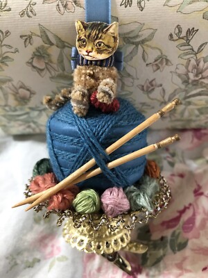 D. Blumchen & Co The Knitty Kitty Victorian Whimsy Ornament w/ Box - 2004