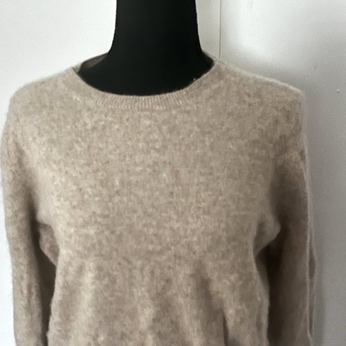 Quince 100% Mongolian Cashmere Sweater Women’s M Soft Cozy Quiet Luxury Neutral*