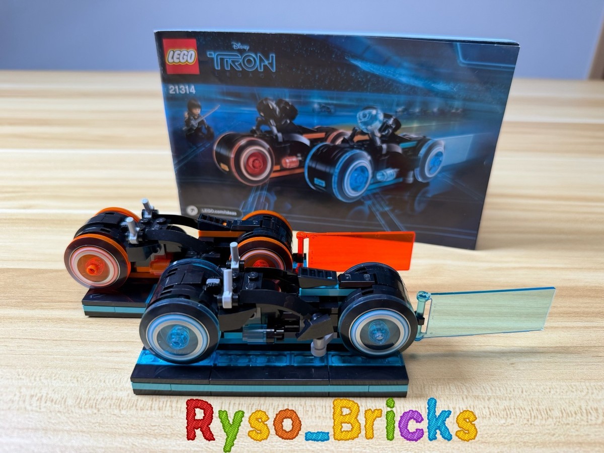 LEGO Ideas 21314 Tron: Legacy Lightcycle Set COMPLETE w