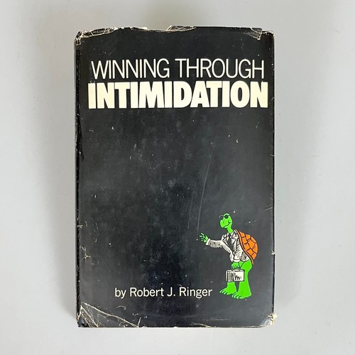 Winning Through Intimidation Robert J. Ringer HC / DJ / 1974 2nd Edition - Foto 2 di 11