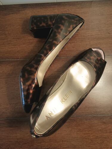 Anne Klein Women's Patent Leopard Peep Toe Pump Chunky Heel Shoes Sz 7M