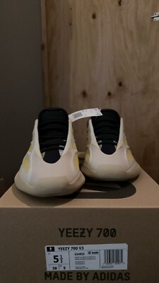 Size 5.5 - adidas Yeezy 700 V3 Safflower