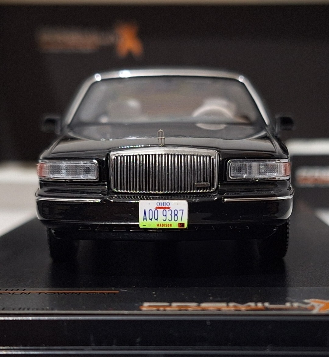 Lincoln Town Car 4-Door 1996 Black 1:43 Premium-X PRD101 IXO