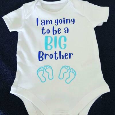 Personalisiert I Am Going To Be A Big Brother Baby Grow