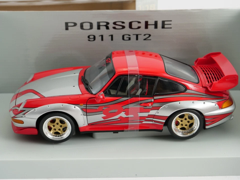 Modelos UT 1/18 Porsche 911 GT2 Calle Con Decoración De Carreras - Imagen 4 de 4