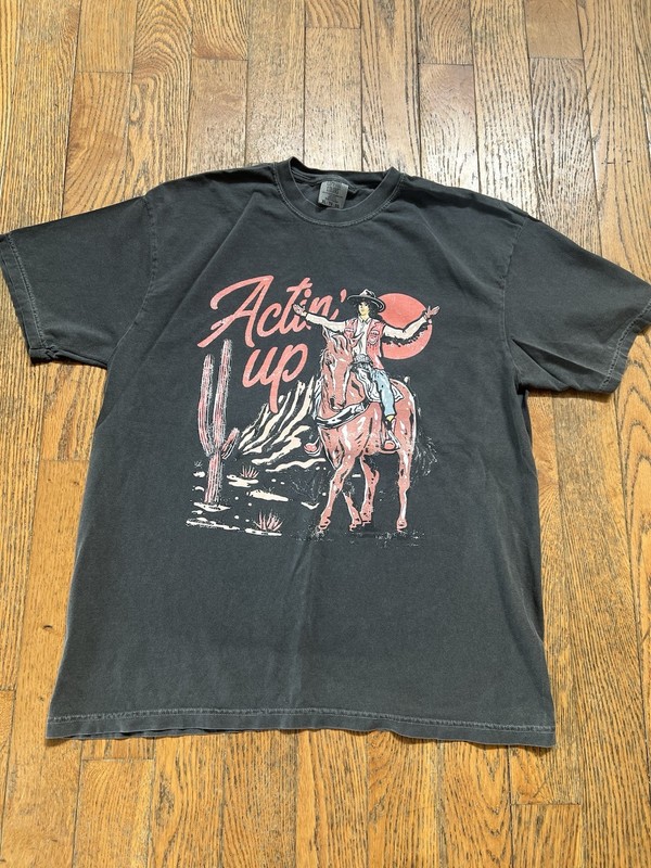 Actin’ Up Graphic T-shirt Sz XL. Excellent Preowned Condition.