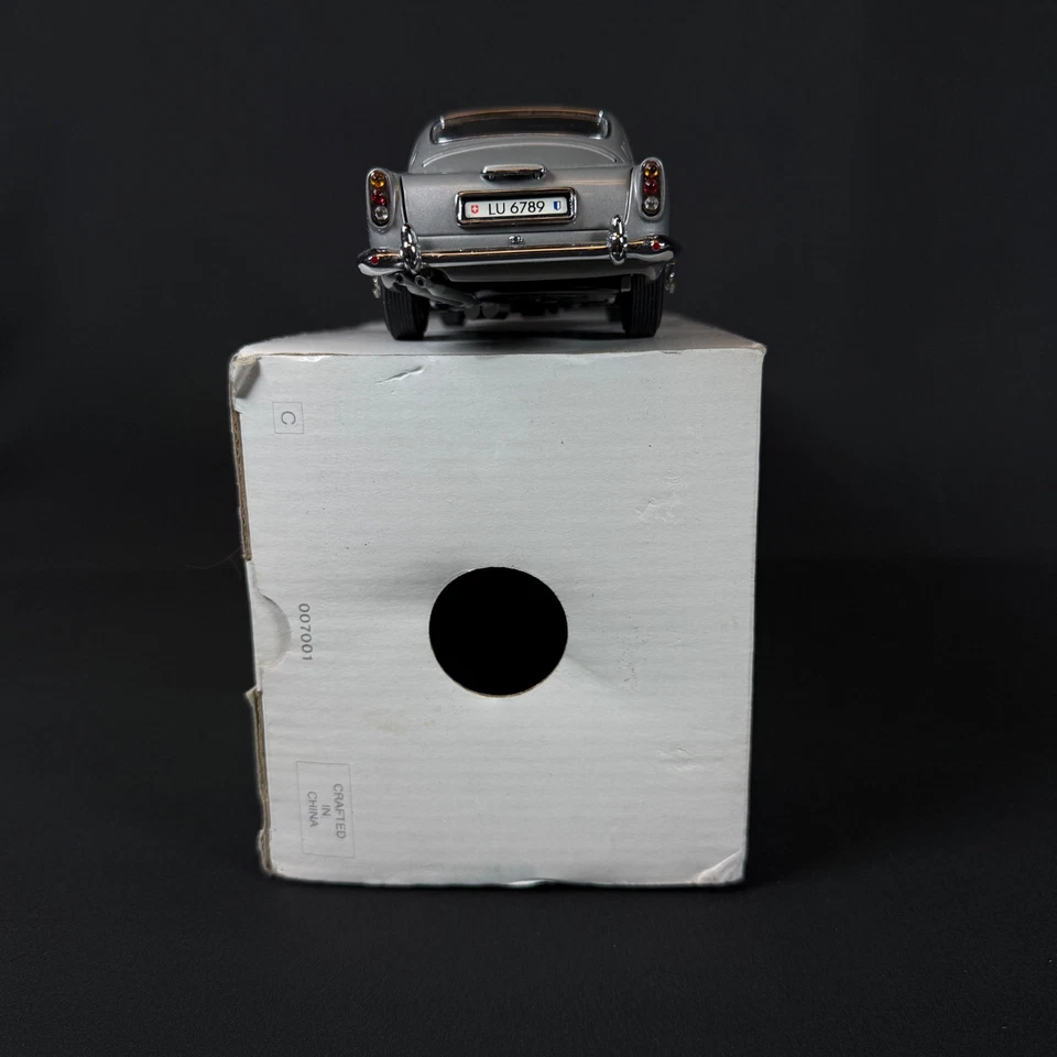 Aston Martin DB5 1964 Danbury Mint, James Bond 007 plata 1/24 diecast con caja Foto 3 de 4