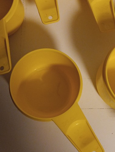 Vtg Tupperware Set of 6 Yellow Measuring Cups 1/4 Cup to 1 Cup 761-4 to 766-4 - Picture 5 of 8