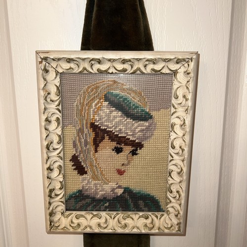 VTG 1957 Ladies Needlepoint Portraits 9.5”x7.5" Set x2 Framed Velvet Hanger MCM - Picture 3 of 13