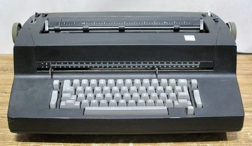 IBM Correcting Selectric II Typewriter - PARTS/REPAIR