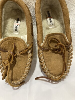 Minnetonka Moccasins Indoor/outdoor slippers size 12 youth  display picture 1