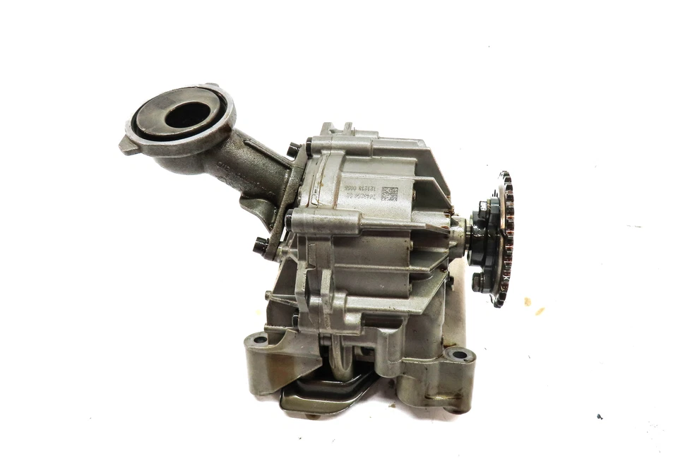 2013 BMW 750LI (F01) 4.4L (N63T) ENGINE OIL PUMP w/ PICKUP TUBE - Image 4 of 4