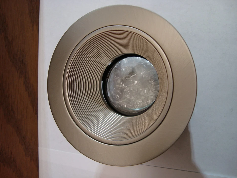  Halo Empotrado 3003SNB 3 Pulgadas 35 Grados Ajuste Ajustable con Deflector Níquel Satinado Foto 4 de 4