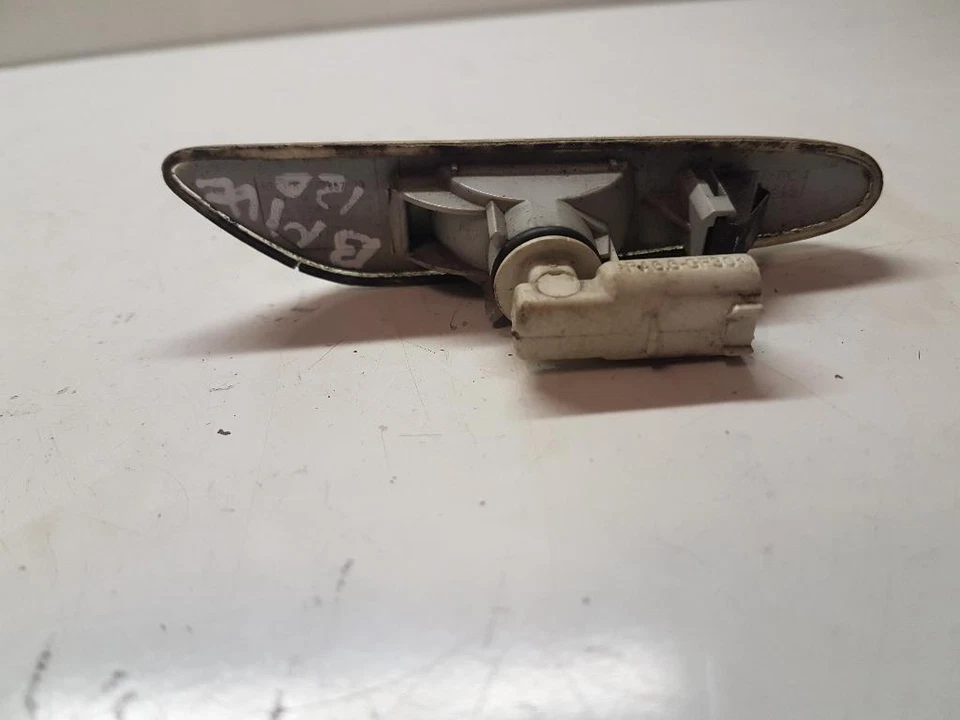 Blinkleuchte BMW 1 Cabriolet 2009 links 932997 - Immagine 2 di 3